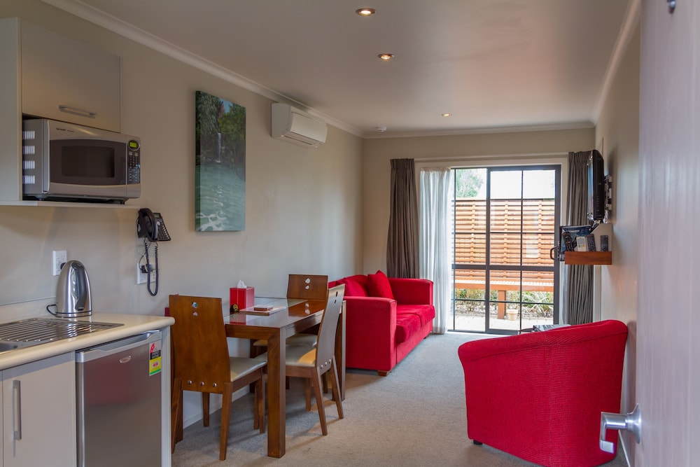 Albert Court Motor Lodge 49/57