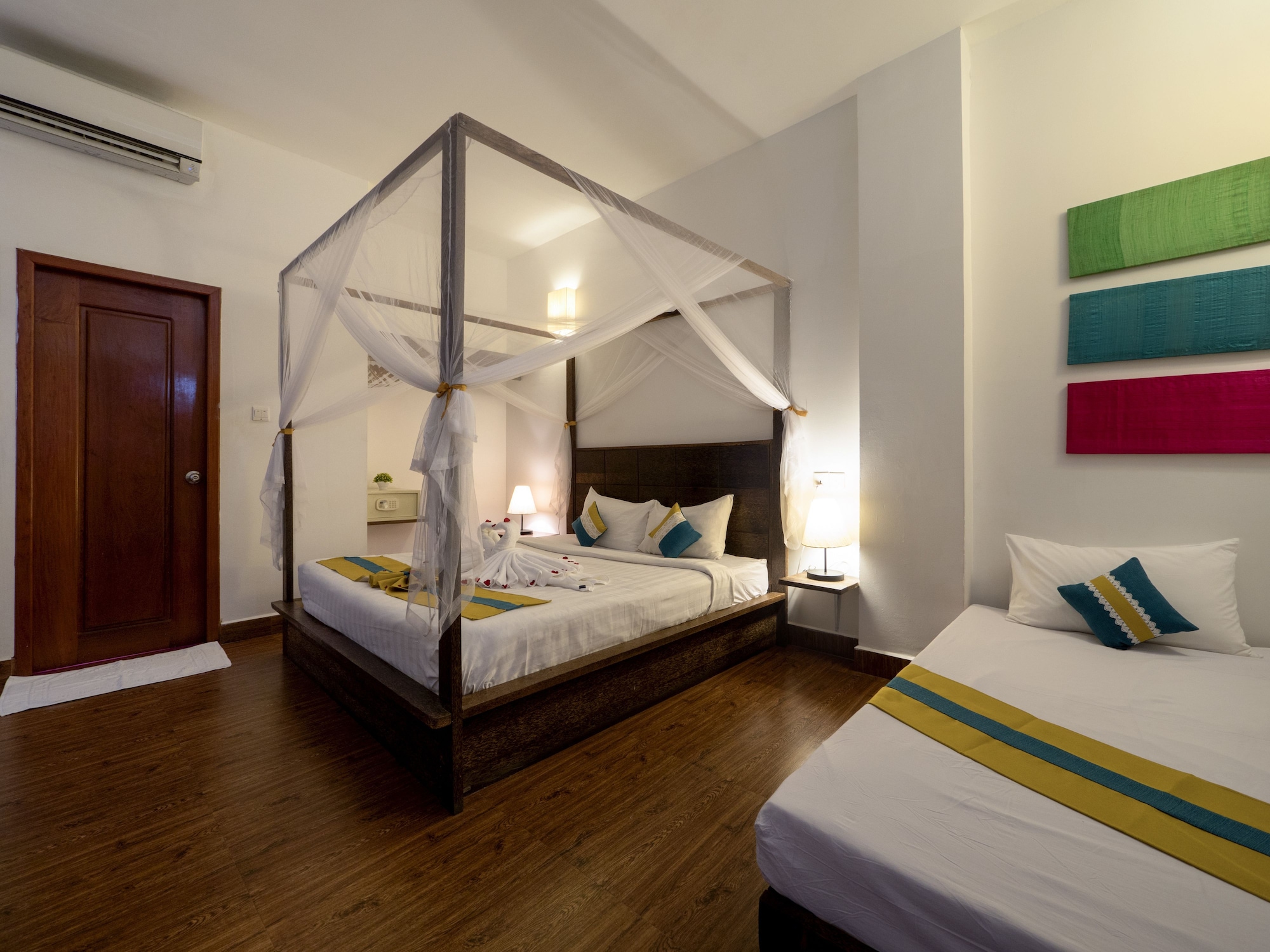 DELUXE, DOUBLE BED