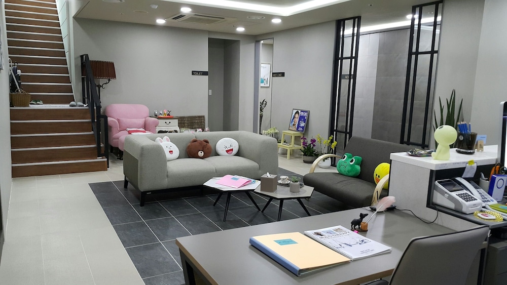 Hotel At Home 36/51