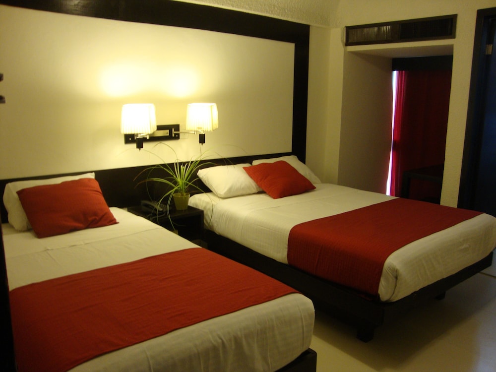 Choco's Hotel 10/31
