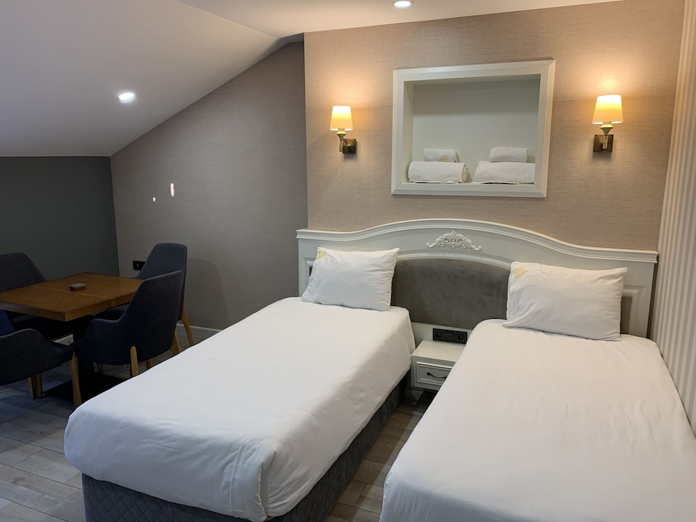 White Golden Suite Hotel 11/40