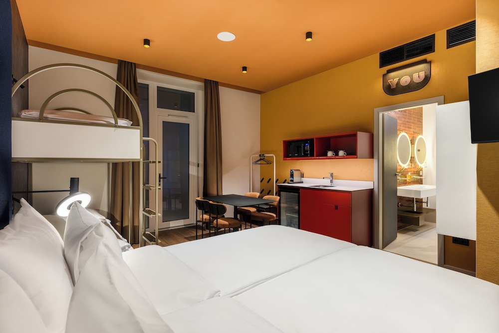 APARTMENT, BUNK BED