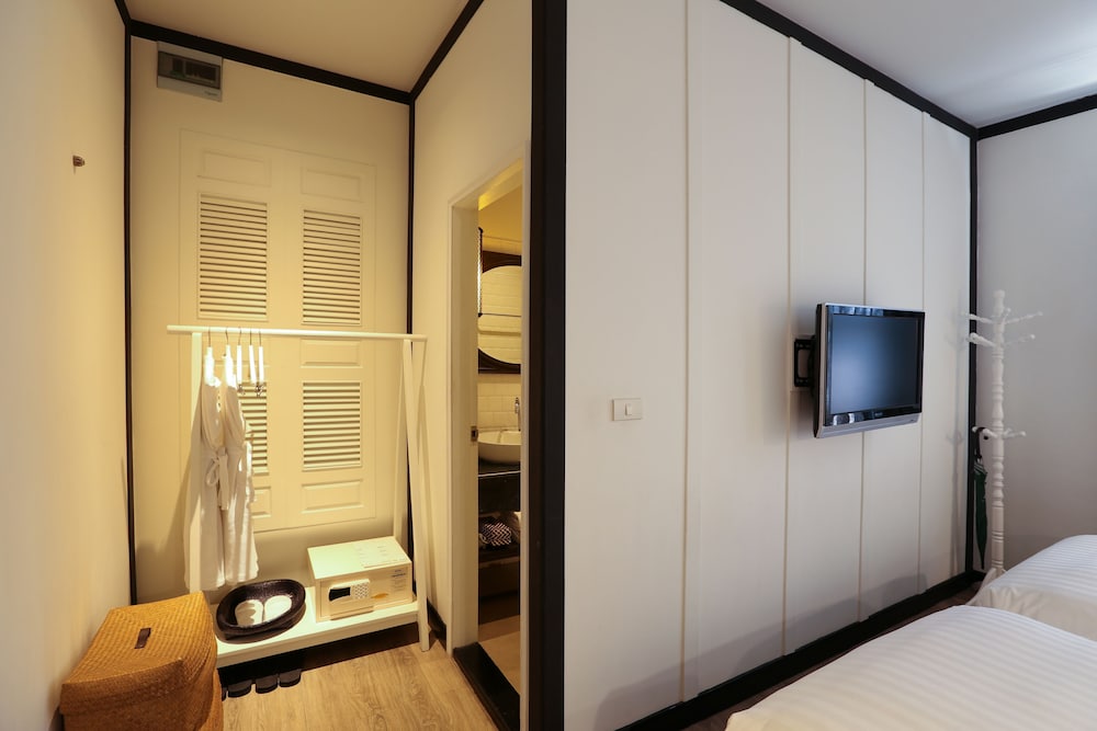 Superior, Double Bed, The Raweekanlaya Hotel Bangkok 4/5