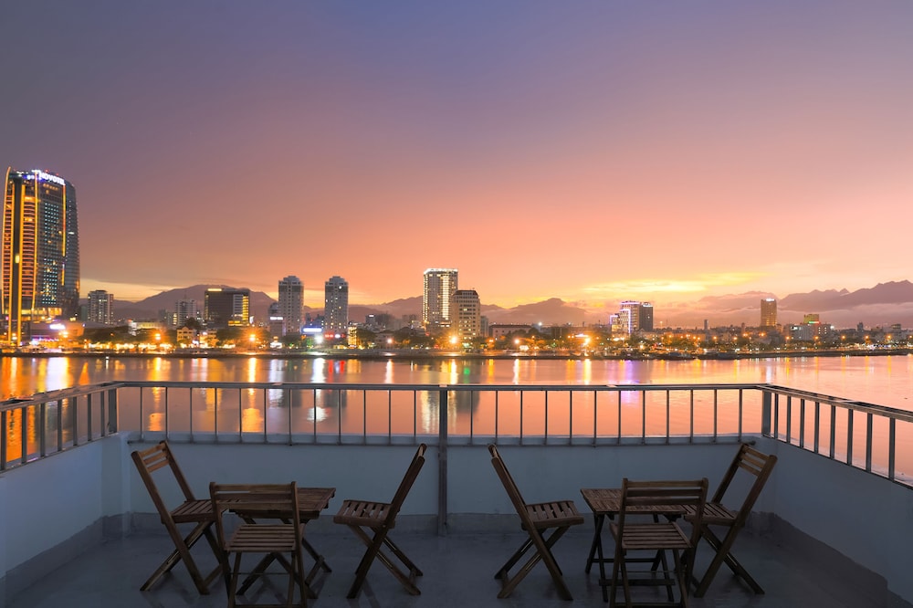 Vitalis Riverside Hotel 62/65
