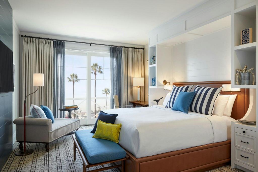 2 Bedrooms, Suite, King Bed, Queen Murphy Bed