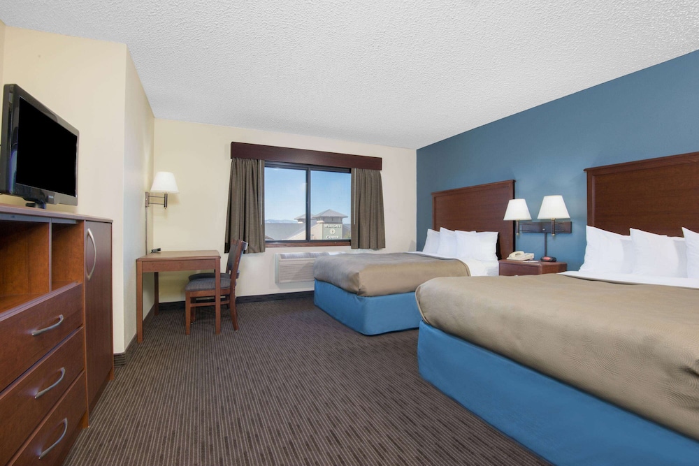 EXECUTIVE, 2 QUEEN BEDS, PET FRIENDLY