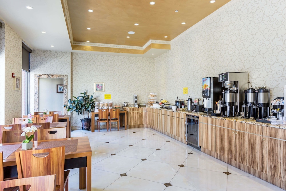 Ramada by Wyndham Flushing Queens 22/35