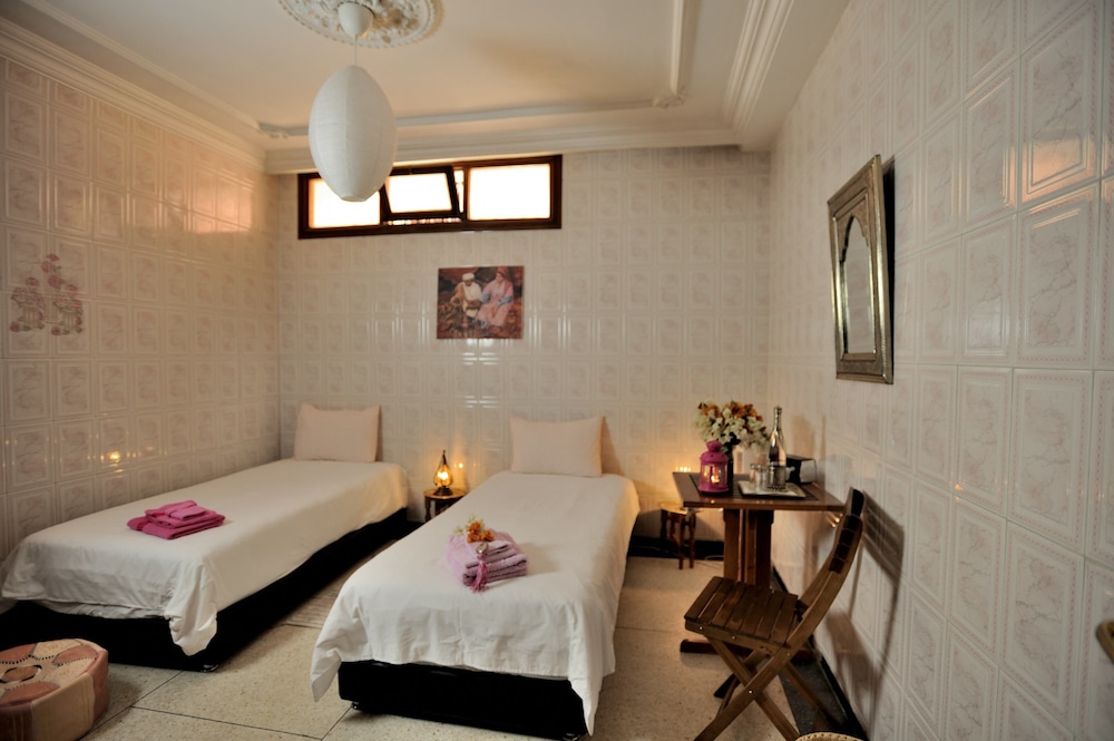 L'Hostel 8/50