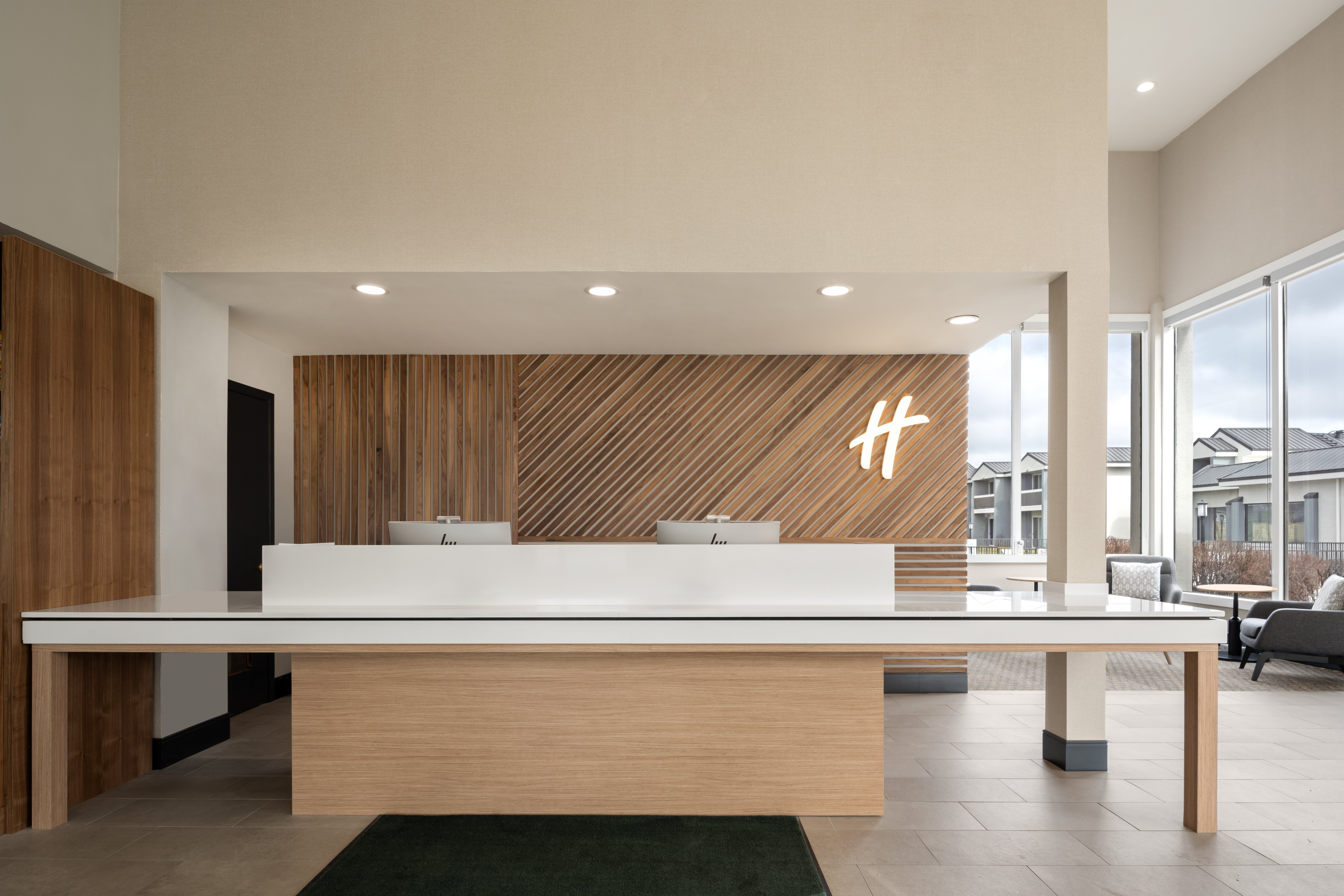 Holiday Inn Ontario 6/61