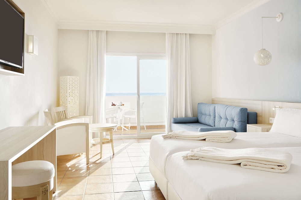 Room, Twin Beds, Beach Front, Sea View, Sofa