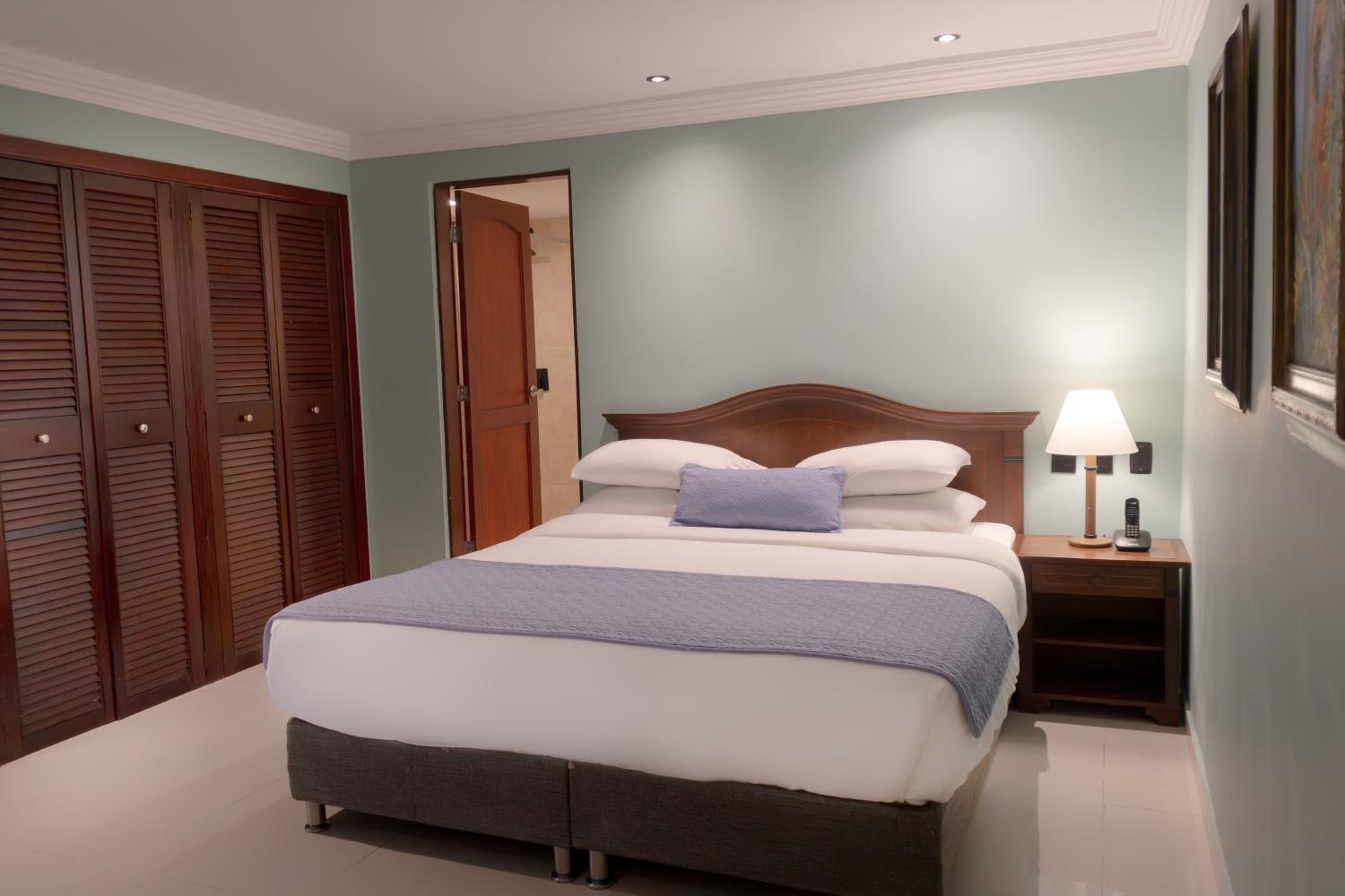 Superior, Queen Bed