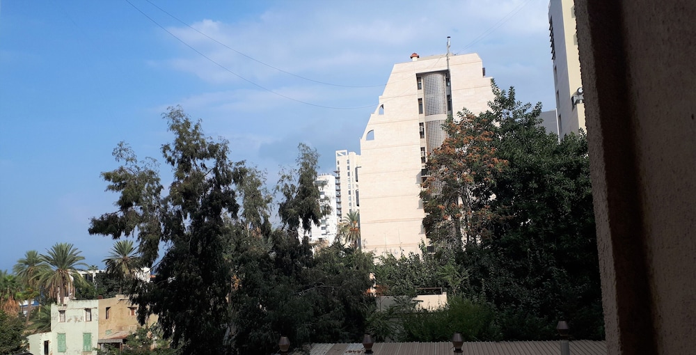 Lahoya Homes, Beirut 43/50