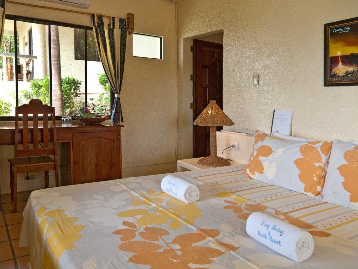 Super, Deluxe, Easy Diving And Beach Resort 2/2