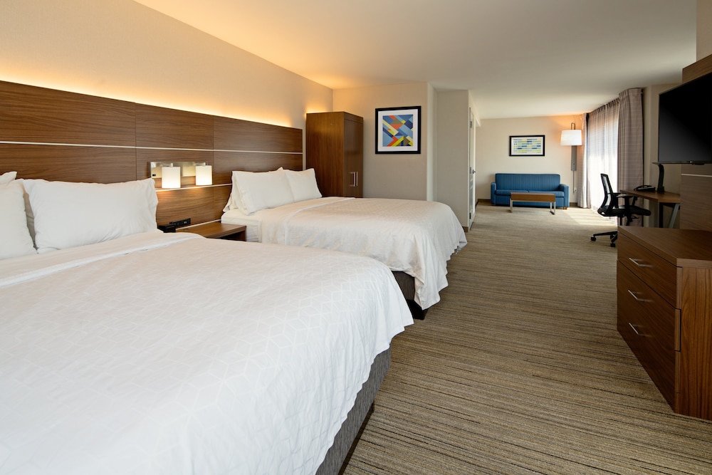Suite, 2 Queen Beds, Extra Floor Space