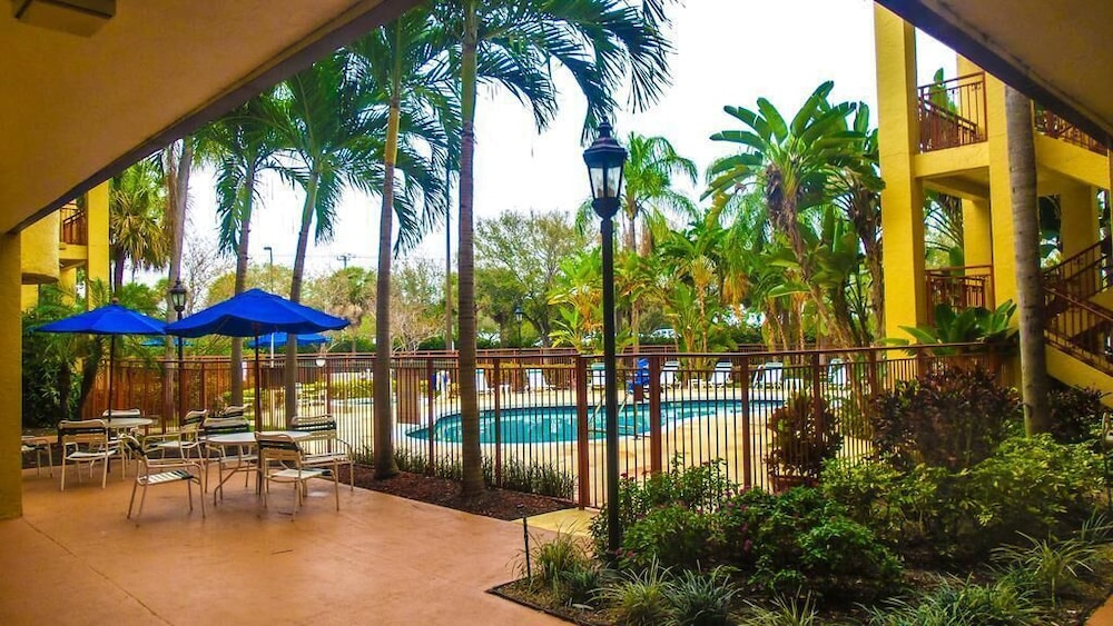 Boca Suites Deerfield Beach, SureStay Collection by Best Western FL 37/43