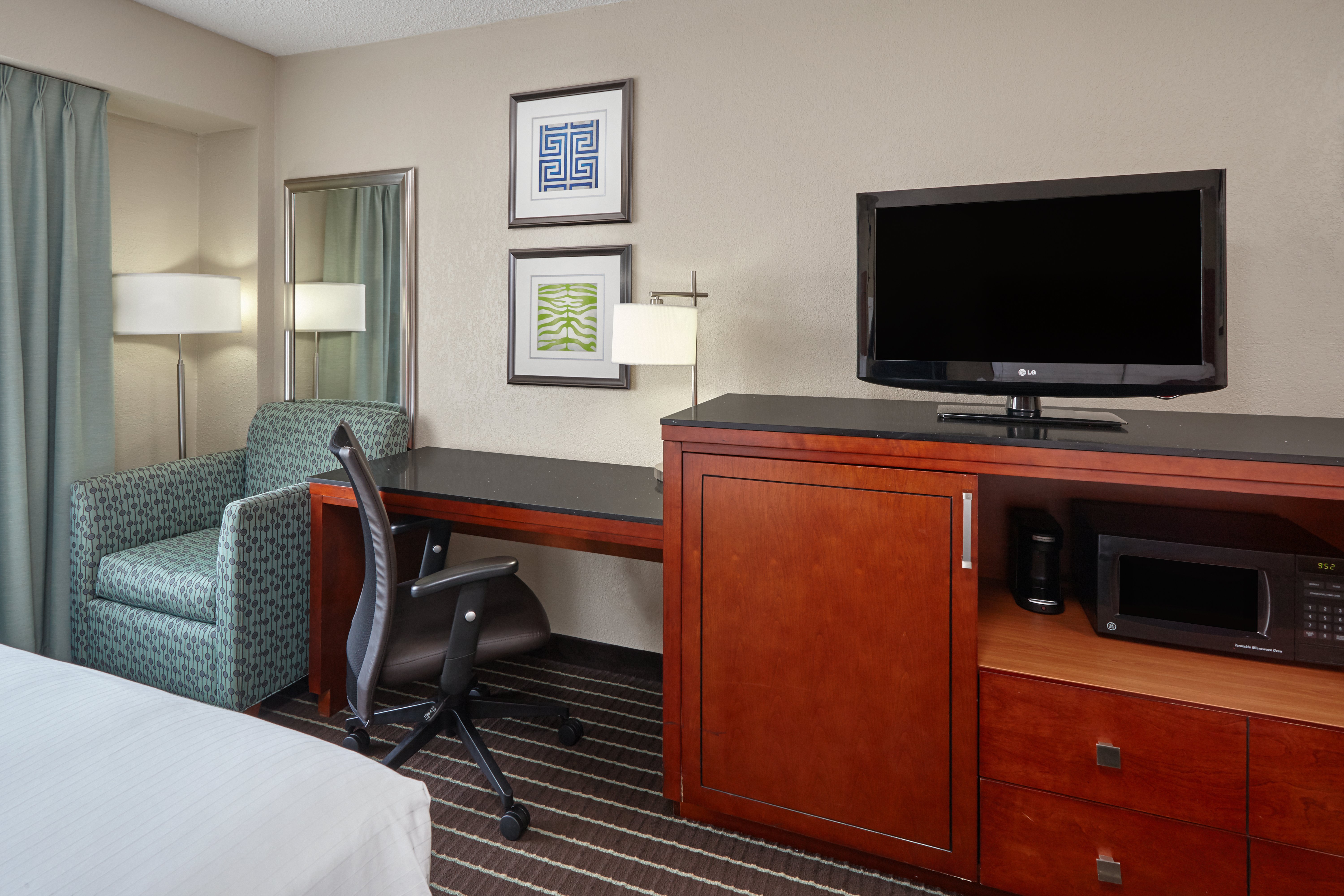 Holiday Inn Express Hampton Coliseum Central 68/80