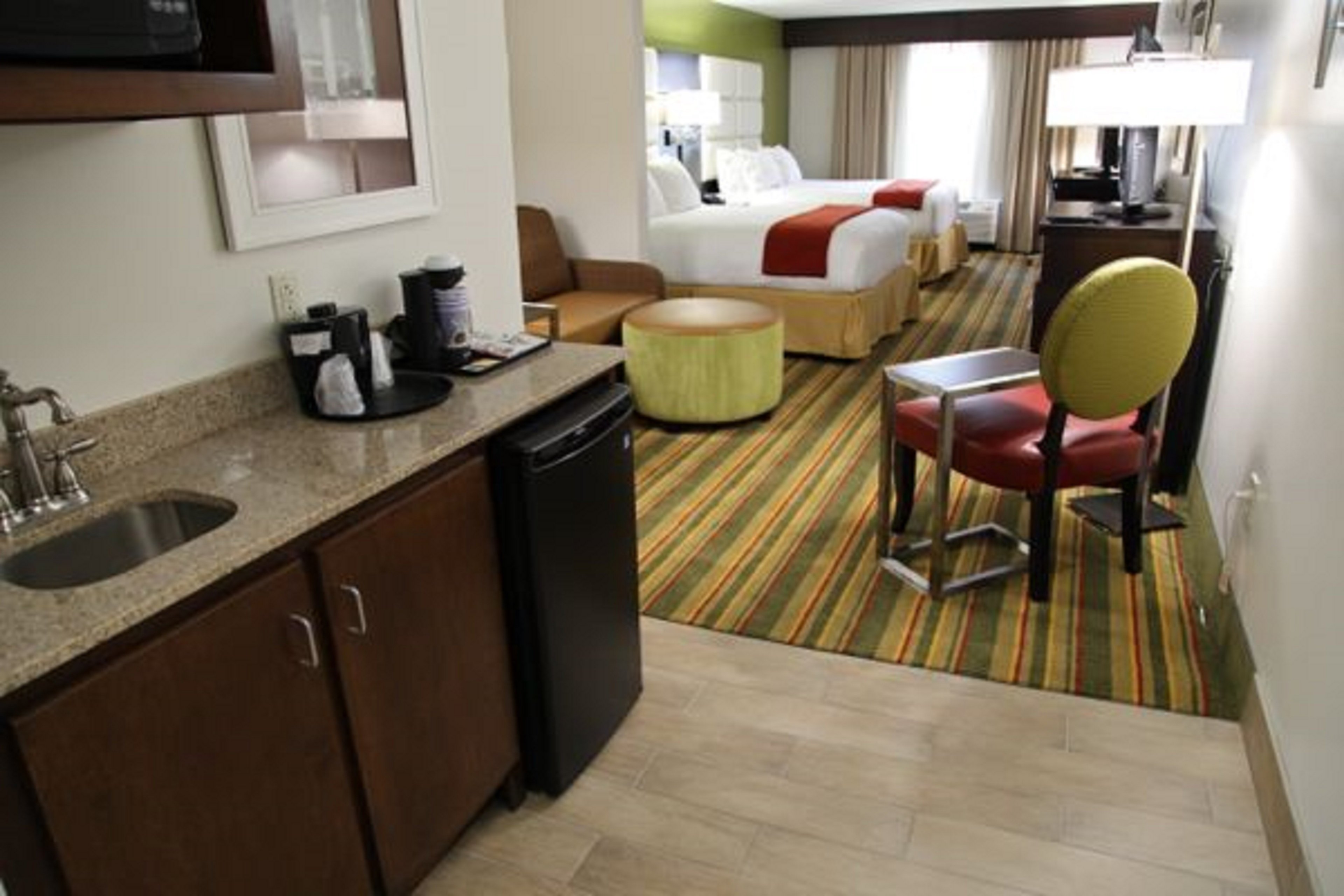 Holiday Inn Express Hotel And Suites Huntsville Airport 42/54