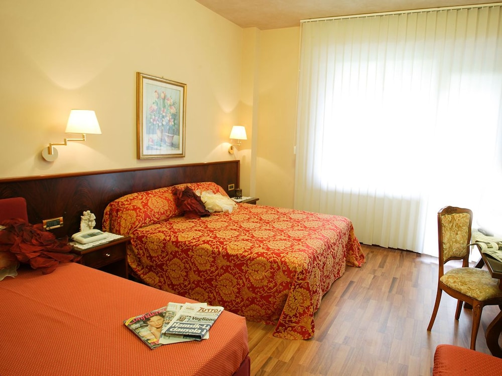 Hotel Ambasciatori 25/45