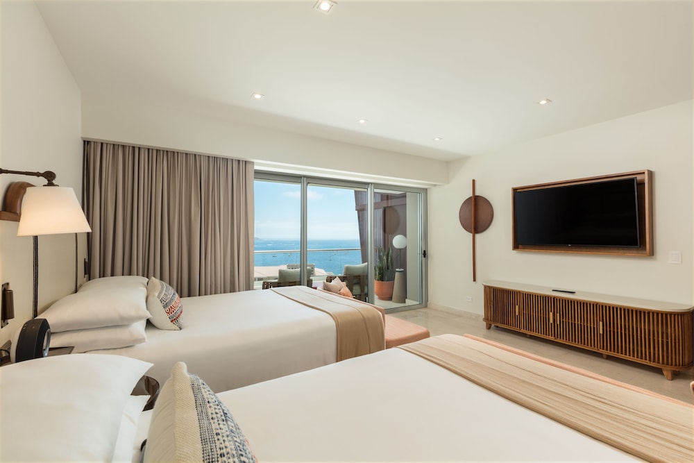 INFINITY, 2 QUEEN BEDS, OCEAN VIEW