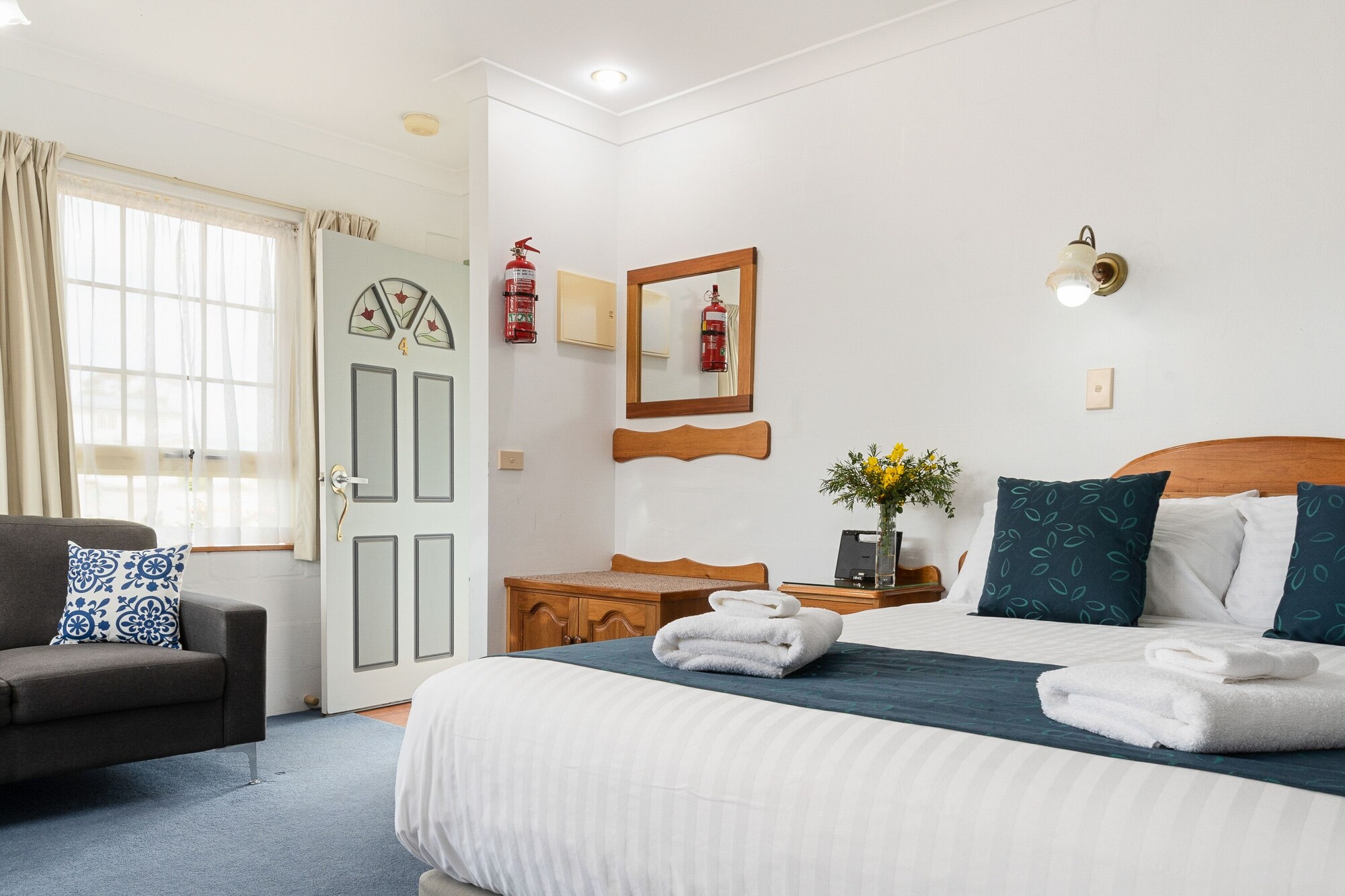 Family Suite, 1 Queen and 1 Single Bed