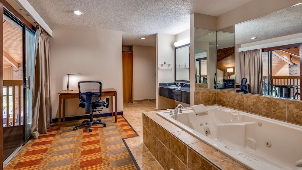 Best Western Lakewood Inn 27/37