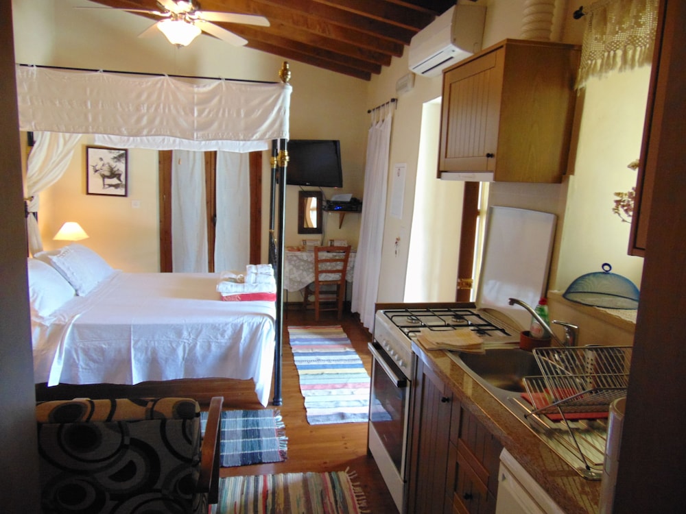 Charalambos Holiday Cottage 16/50