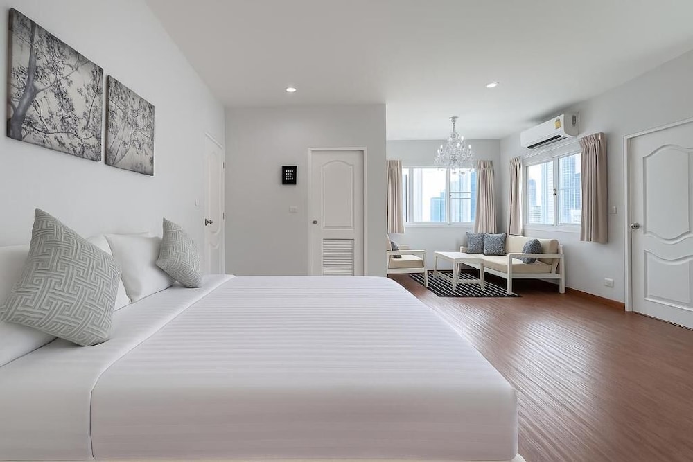 The Bless Hotel And Residence 28/80