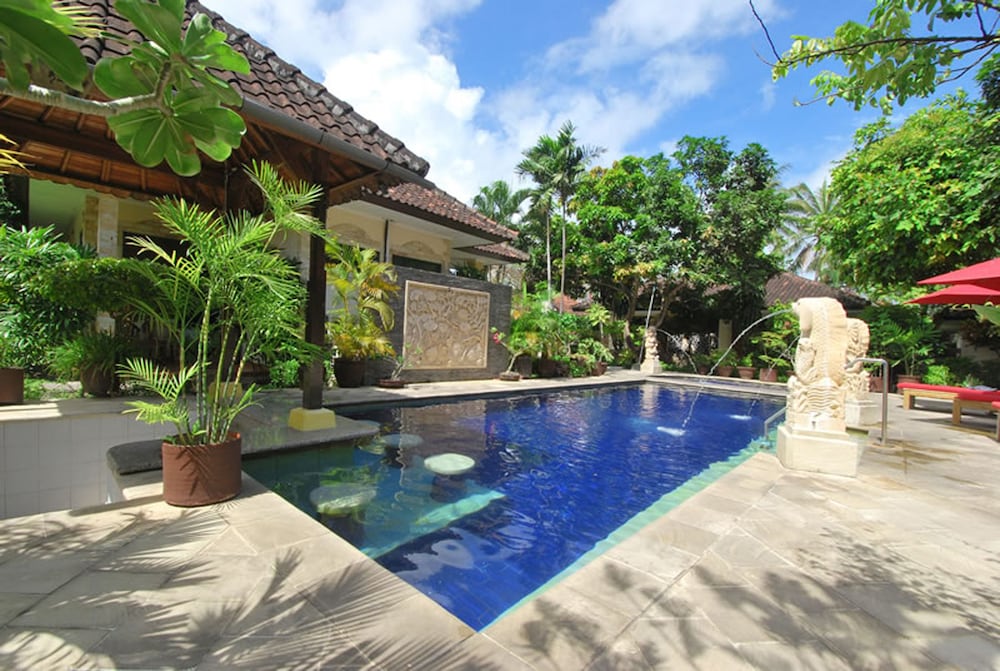 YULIA BEACH INN 59/67