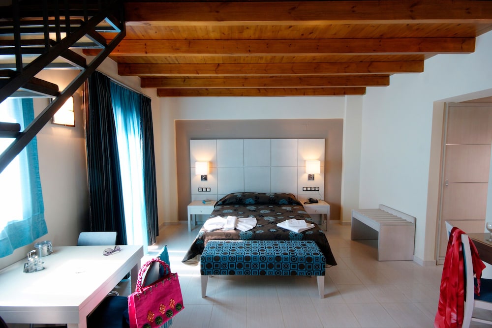 Theros Hotel 37/47