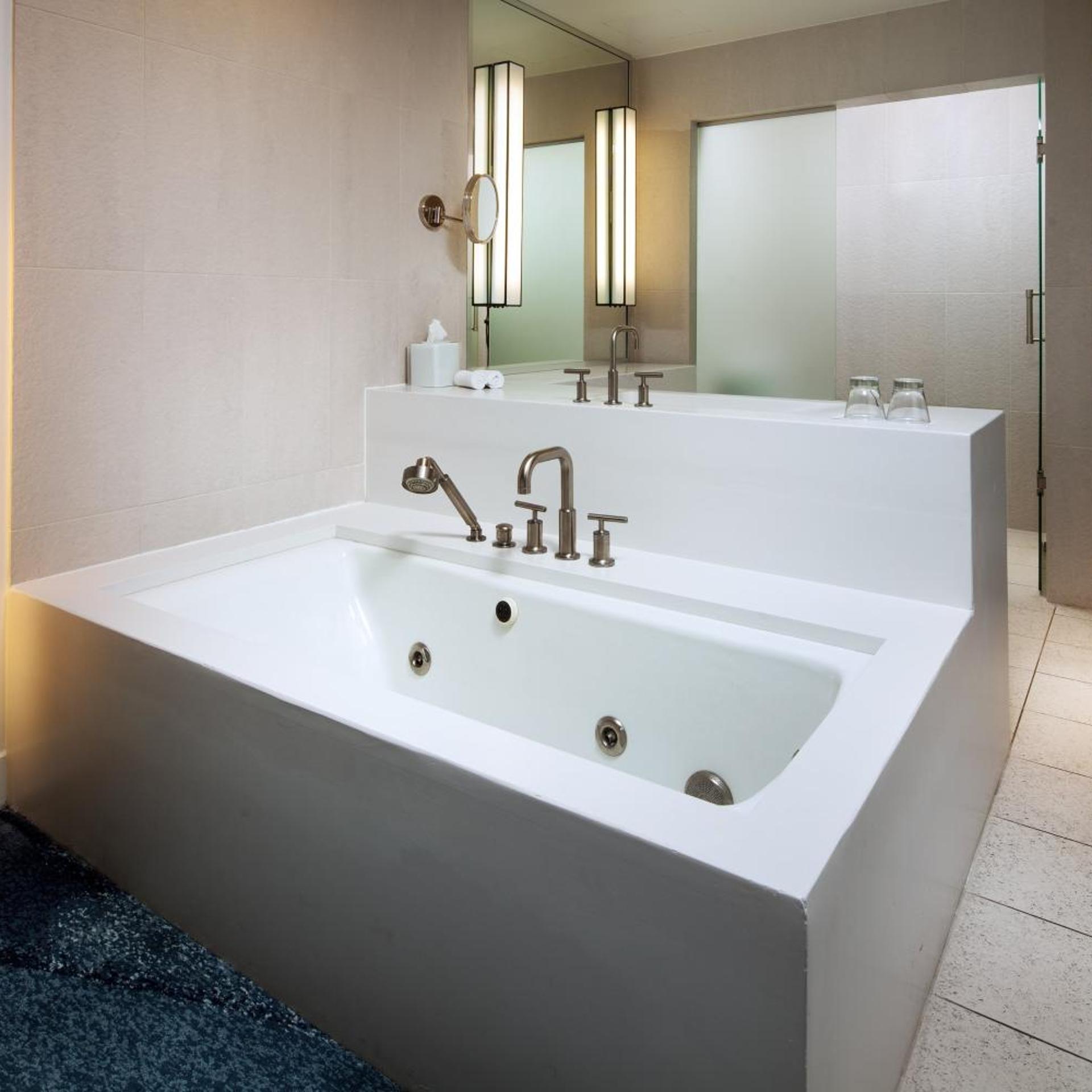1 Bedroom, Residential, Superior, King Bed, Ocean View, Sofa, Balcony, High Floor