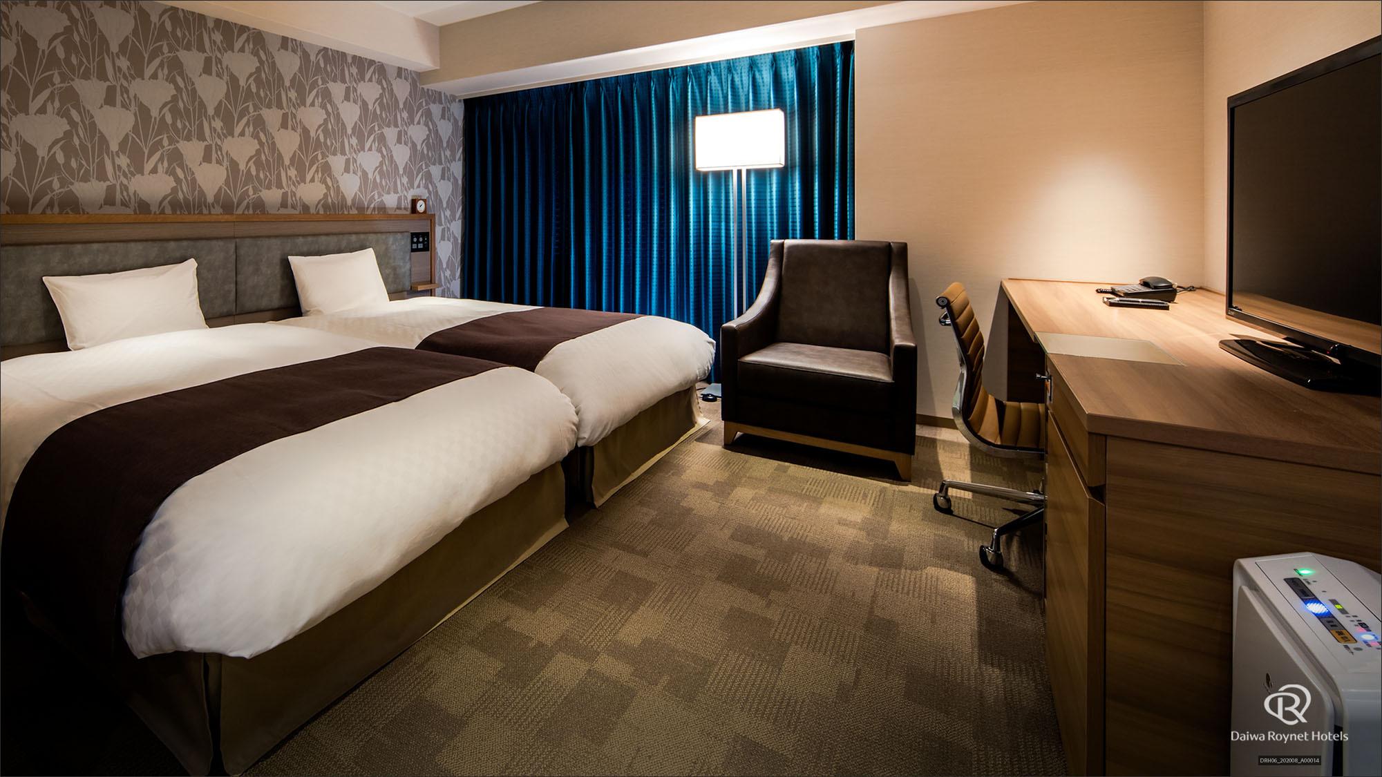 Hollywood, Single, Twin Beds, Main Building, Smoking