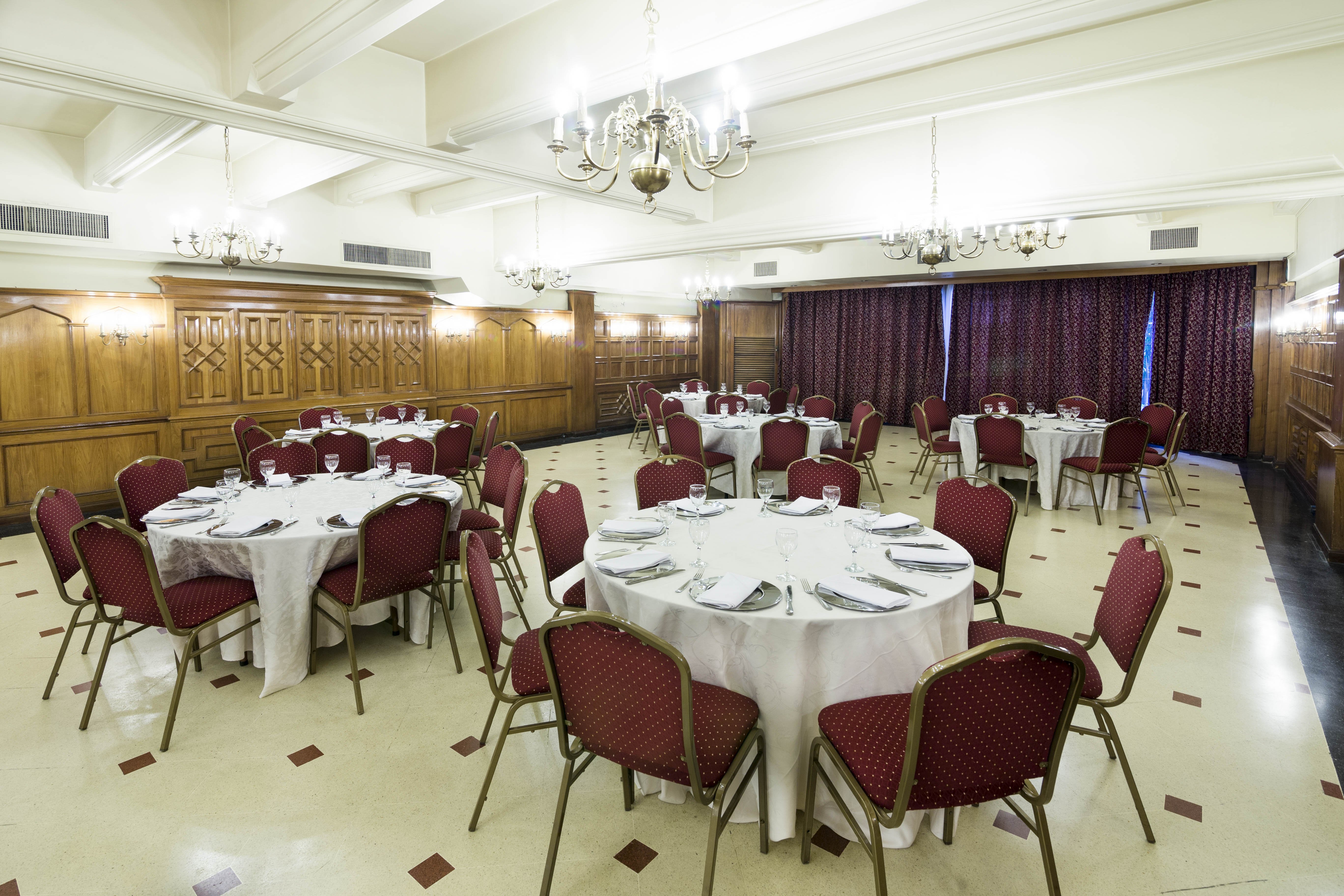 Claridge Hotel 60/74