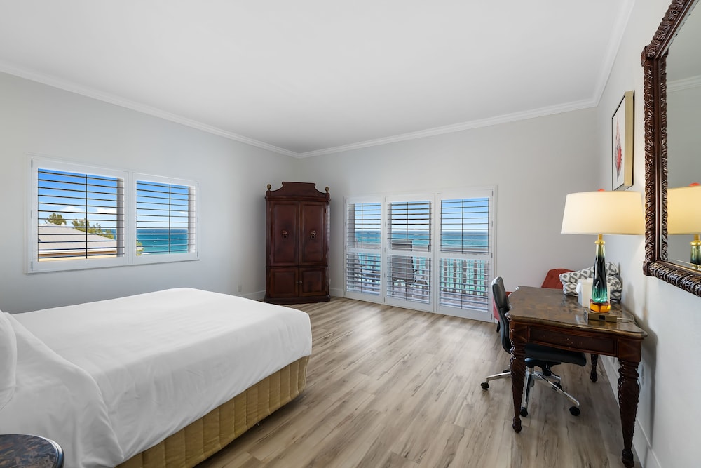 Beachcomber Oceanfront Resort Villas 37/71