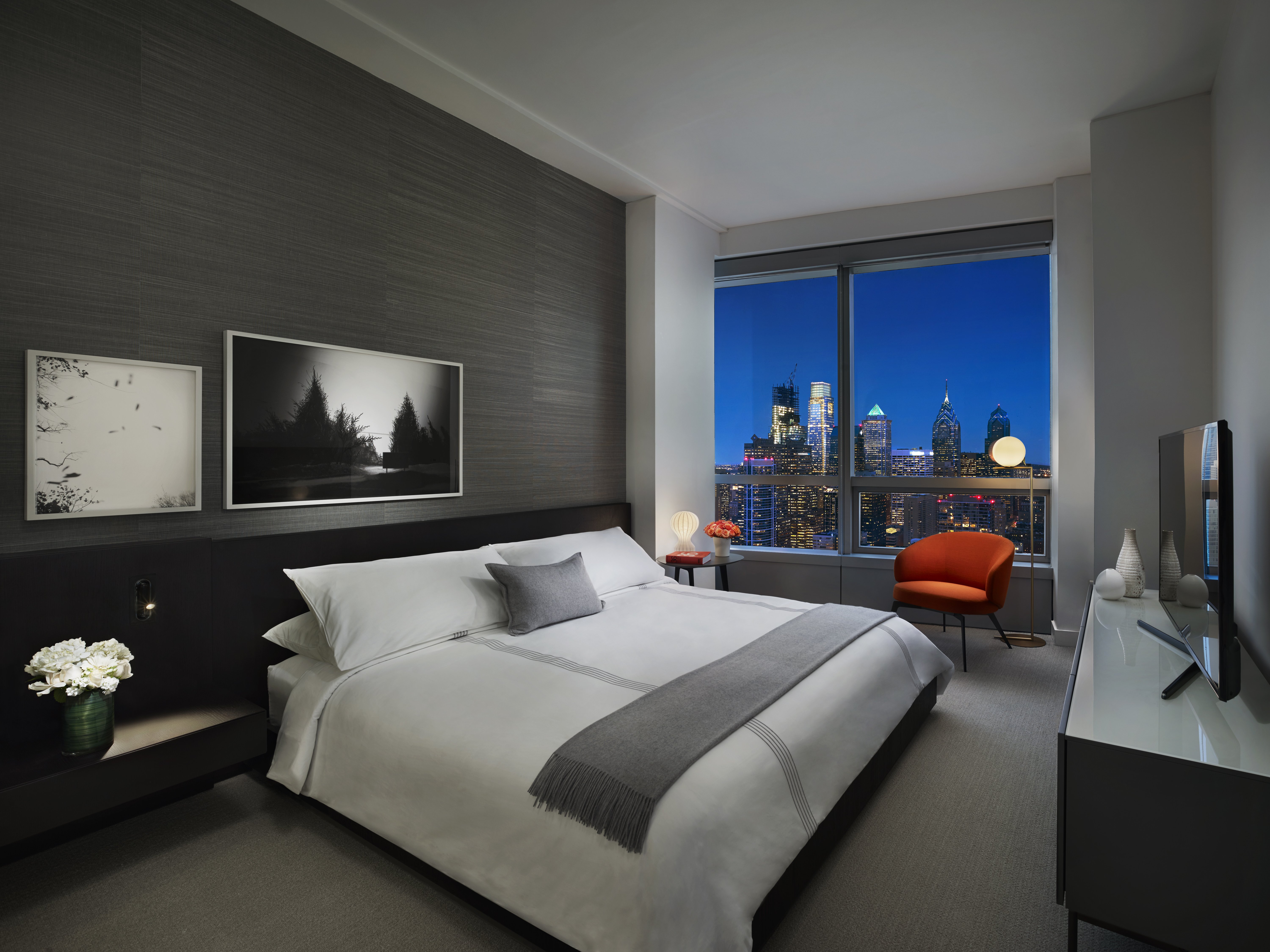 2 BEDROOMS, SKYLINE, PENTHOUSE