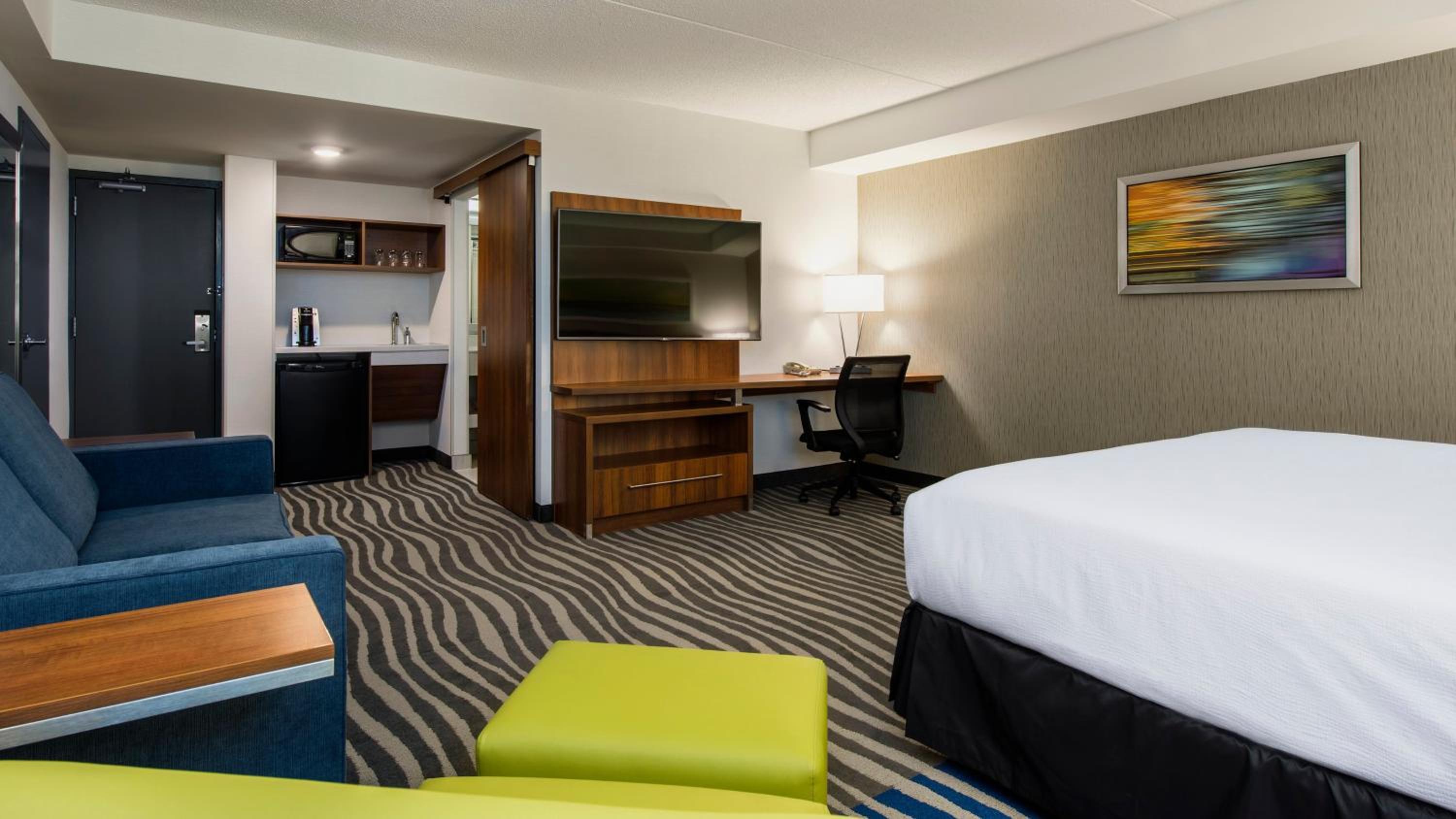 Suite, King Bed, Sofa