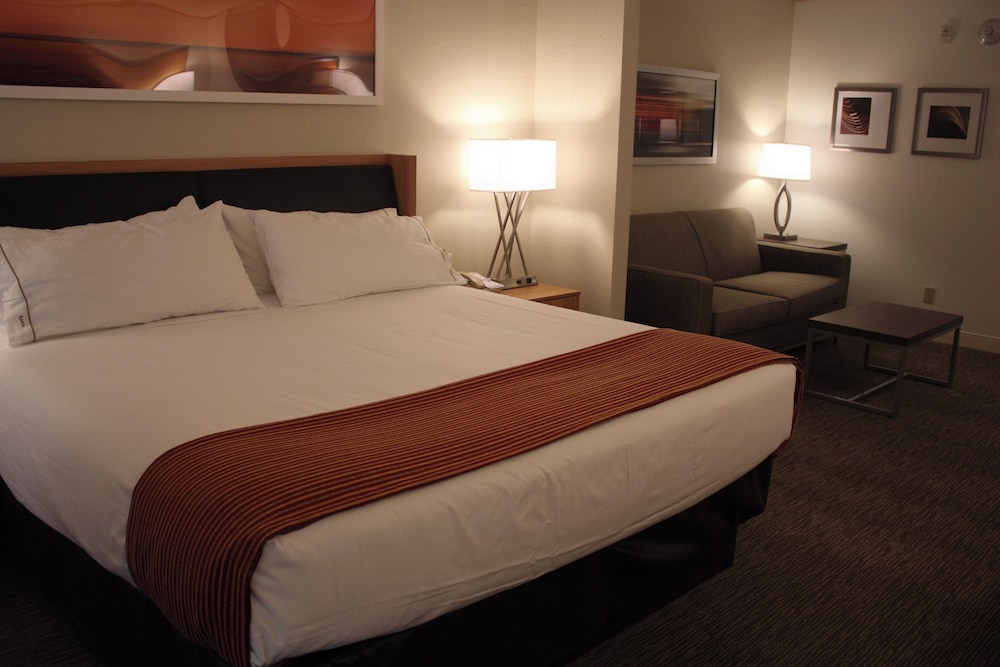Holiday Inn Express Munising-Lakeview 17/68