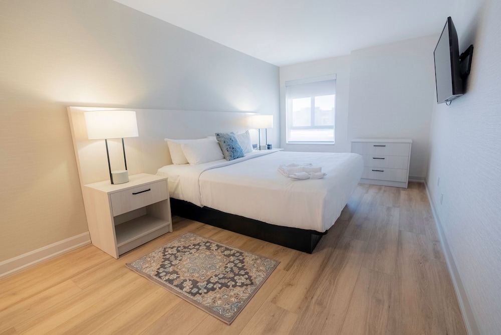 2 BEDROOMS, MODERN, FAMILY, SUITE, 2 BATHROOMS