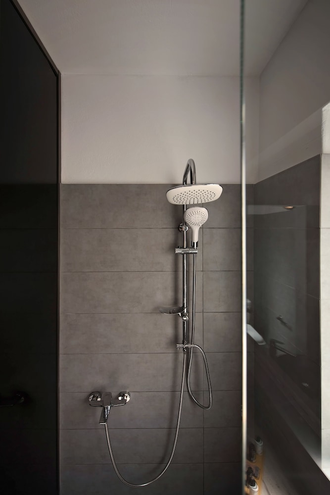 Piraeus Premium Suites 50/50