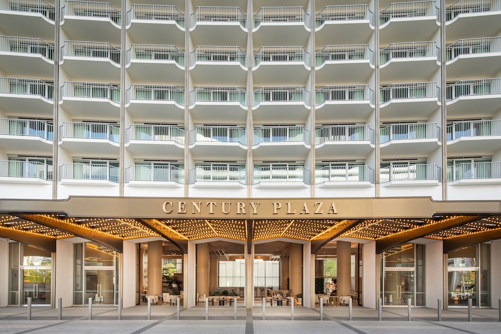 Fairmont Century Plaza Gold Experience 2/73