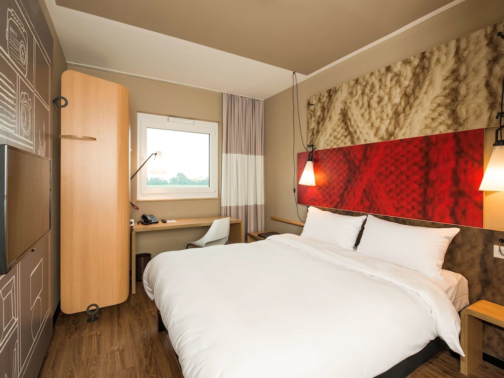 Ibis Cambrai 17/65
