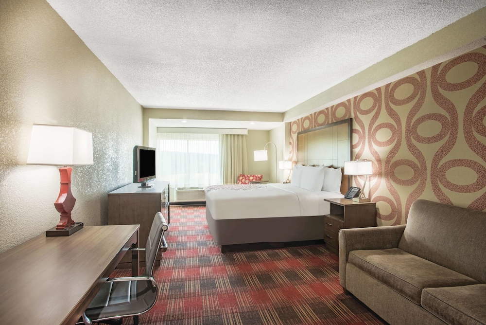 La Quinta Inn & Suites by Wyndham DC Metro Capital Beltway 26/55