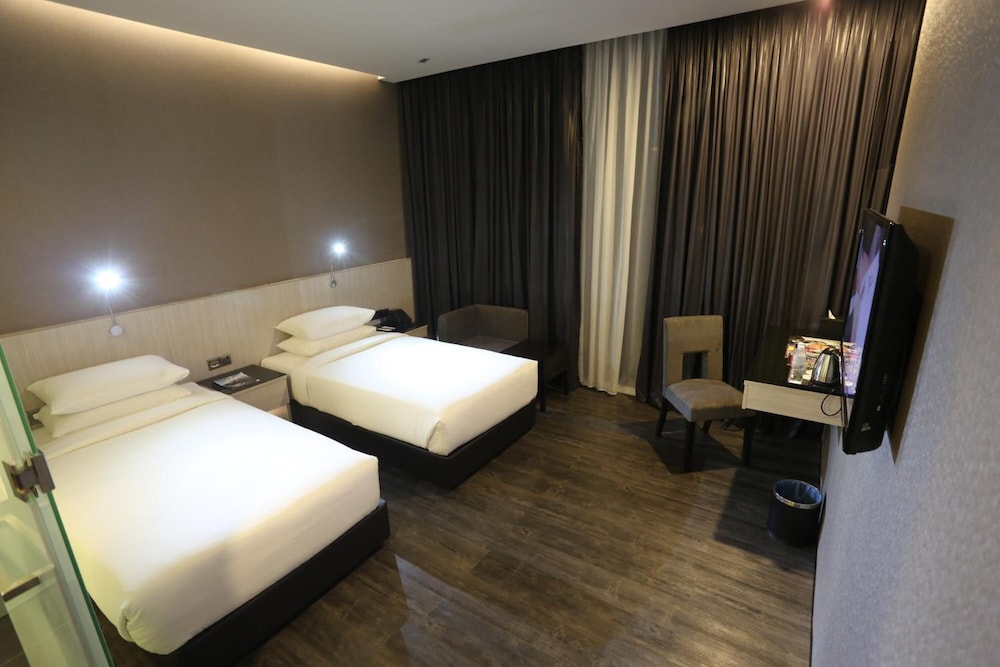 e.City Hotel at OneCity 11/43