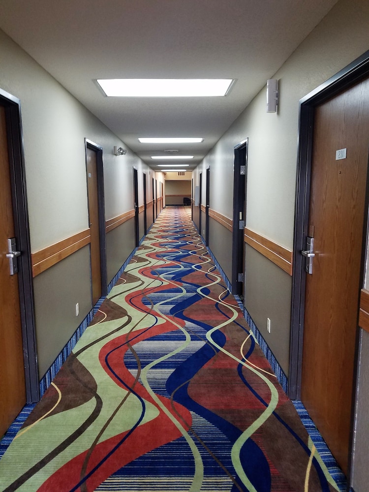 Apple Tree Inn and Suites 56/62