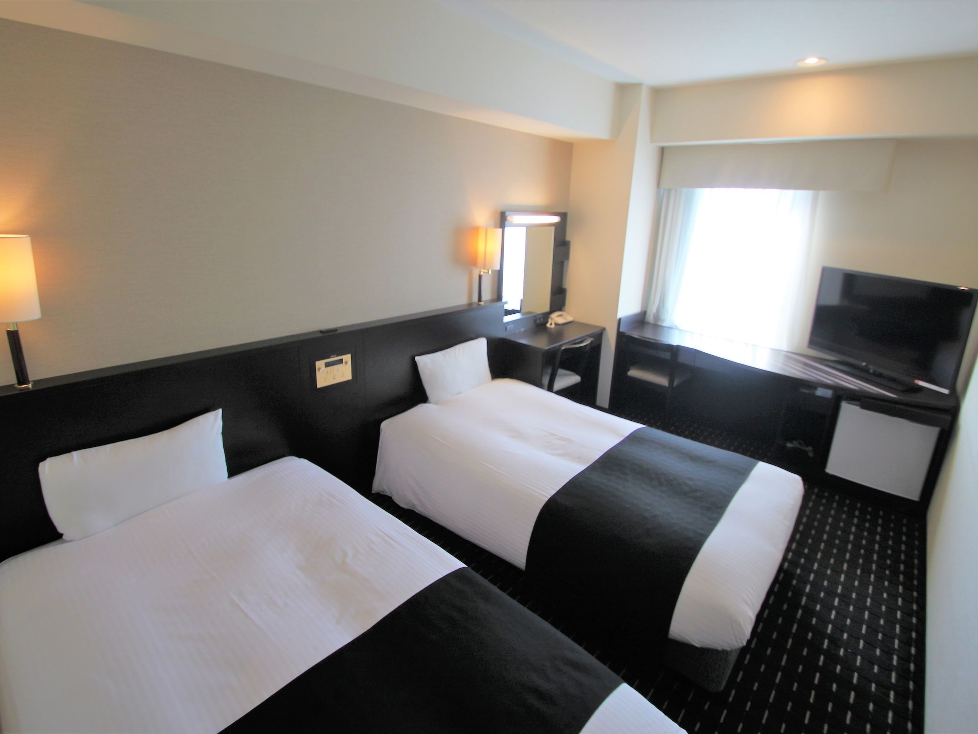غرفة بسريرين منفصلين في المبنى الرئيسي للمدخنين، Apa Villa Hotel Tsubamesanjo-Ekimae 2/7
