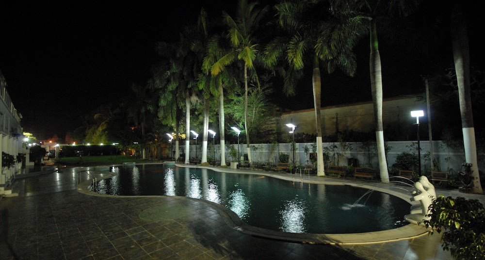 The New Marrion Hotel 39/44