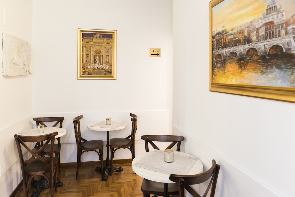 Domus Trevi 27/37