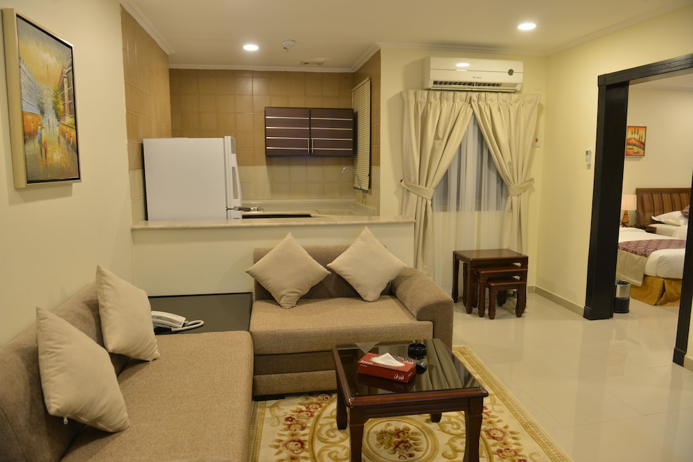 البرج الأول للشقق الفندقية(The First Tower Hotel Apartment) 23/29