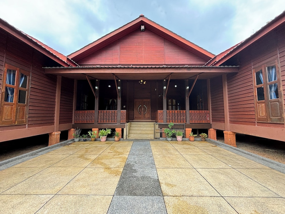 Padimas Village Inn 38/47