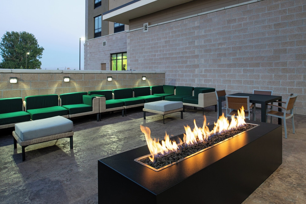 Holiday Inn Suites Idaho Falls 8/75