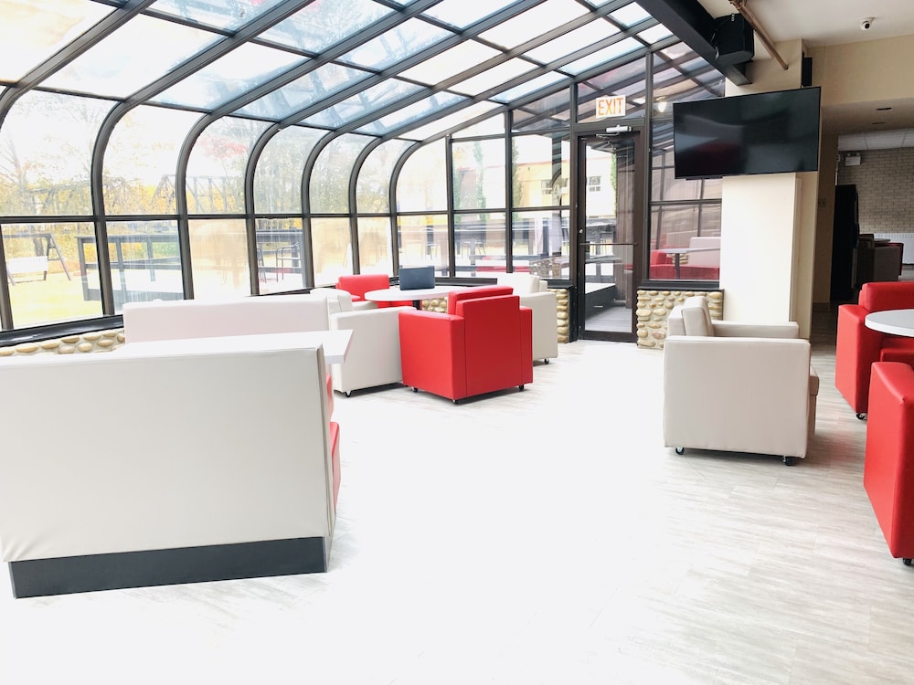Ramada by Wyndham Whitecourt 35/48